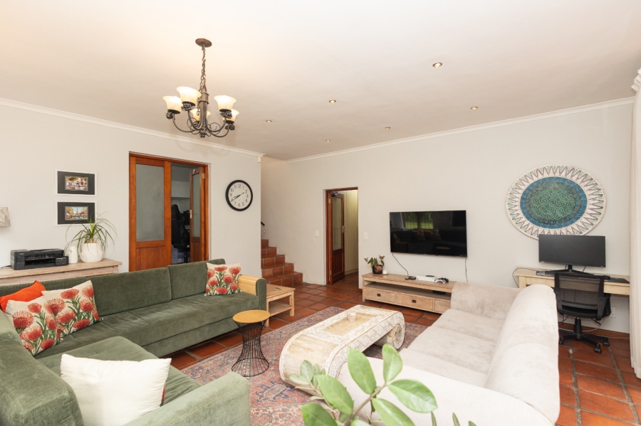 To Let 5 Bedroom Property for Rent in Vierlanden Western Cape